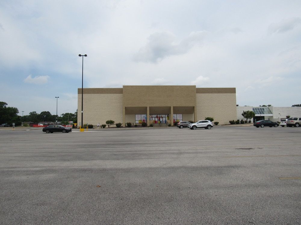 Quincy, IL Second Level Flex Space for Lease: 3203 Broadway St, Quincy, IL 62301